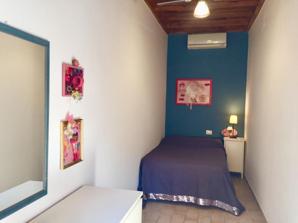 2-Bedroom Apartment in Via di San Francesco a Ripa, Rome  1