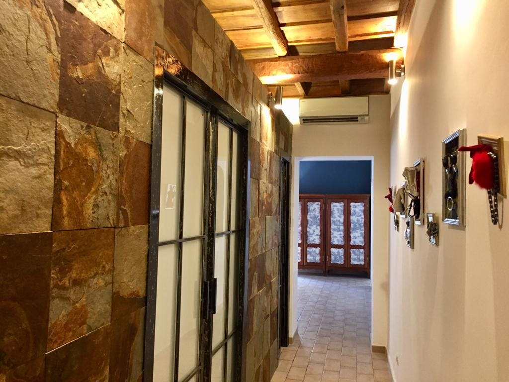 2-Bedroom Apartment in Via di San Francesco a Ripa, Rome  4