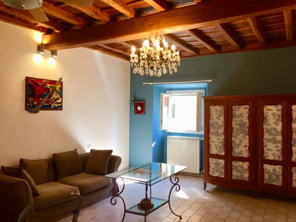 2-Bedroom Apartment in Via di San Francesco a Ripa, Rome