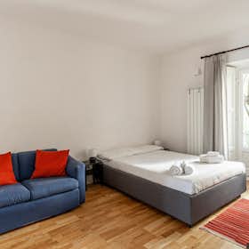 Apartment for rent for €2,500 per month in Milan, Via Giuseppe Francesco Piermarini