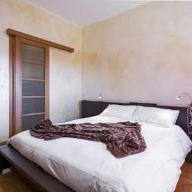 Apartment for rent for €3,500 per month in Milan, Via Eugenio Montale