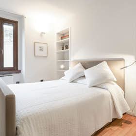 Apartment for rent for €6,000 per month in Milan, Via dell'Annunciata
