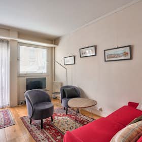 Studio for rent for €1,850 per month in Paris, Rue Charles Fourier