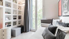 Квартира сдается в аренду за 1 302 € в месяц в Milan, Via Raffaello Sanzio