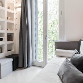Квартира сдается в аренду за 1 302 € в месяц в Milan, Via Raffaello Sanzio