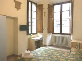 Delat rum att hyra för 480 € i månaden i Siena, Via del Porrione