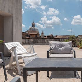 Apartment for rent for €3,300 per month in Rome, Vicolo delle Grotte