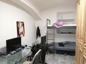 Cameră comună de închiriat pentru 225 EUR pe lună în Turin, Piazza Vittorio Veneto