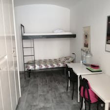 Shared room for rent for €255 per month in Turin, Piazza Vittorio Veneto