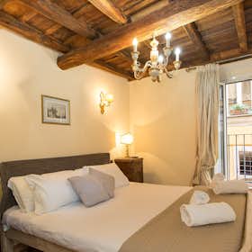Apartment for rent for €1,800 per month in Rome, Via dei Falegnami