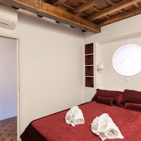 Apartment for rent for €1,750 per month in Rome, Via della Scala