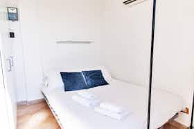 Apartment for rent for €1,440 per month in Rome, Via Guido Guinizelli