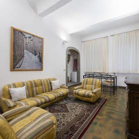 Apartamento for rent for € 1.150 per month in Florence, Via dei Velluti