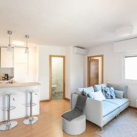 Apartment for rent for €1,390 per month in Barcelona, Avinguda de Gaudí