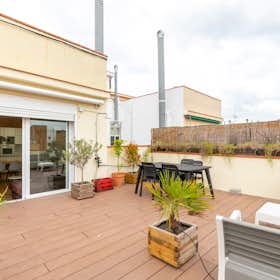 Apartment for rent for €1,990 per month in Barcelona, Carrer de Villarroel
