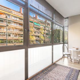 Apartment for rent for €1,995 per month in Barcelona, Carrer de Mandri