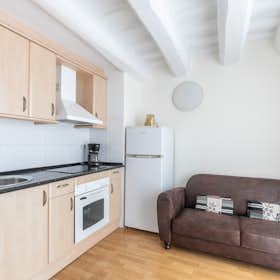 Apartment for rent for €890 per month in Barcelona, Carrer de la Lleialtat