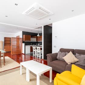 Apartment for rent for €1,650 per month in Barcelona, Carrer de Bertran