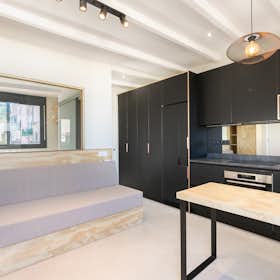 Apartment for rent for €980 per month in Barcelona, Carrer de Magalhaes