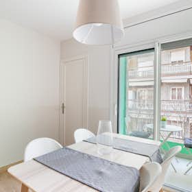 Apartment for rent for €1,490 per month in Barcelona, Carrer de Rogent