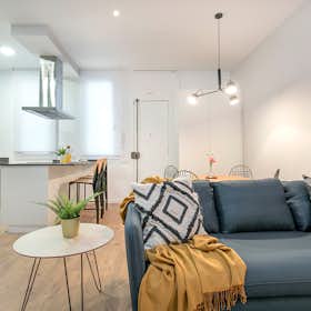 Apartment for rent for €1,885 per month in Barcelona, Carrer de la Lluna