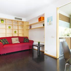 Apartment for rent for €1,590 per month in Barcelona, Carrer de Girona