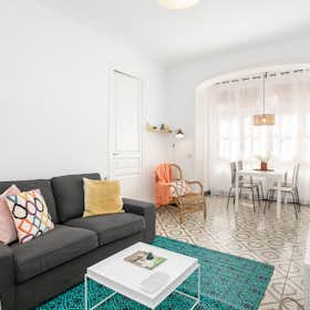 Apartment for rent for €2,220 per month in Barcelona, Carrer de Berga