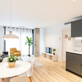 Apartment for rent for €1,900 per month in Barcelona, Carrer de les Camèlies