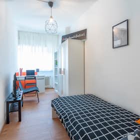 Private room for rent for €350 per month in Udine, Viale Gio Batta Bassi