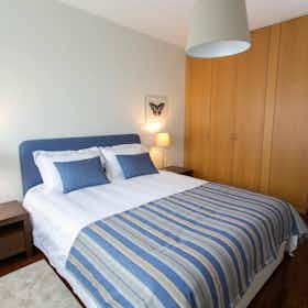 Apartment for rent for €1,300 per month in Matosinhos, Rua de João Rosa