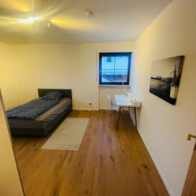 WG-Zimmer for rent for 750 € per month in Planegg, Bahnhofstraße