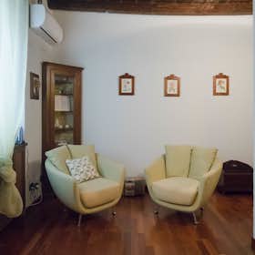 Apartment for rent for €1,680 per month in Milan, Via San Calocero