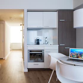 Apartment for rent for €3,300 per month in Frankfurt am Main, Münchener Straße