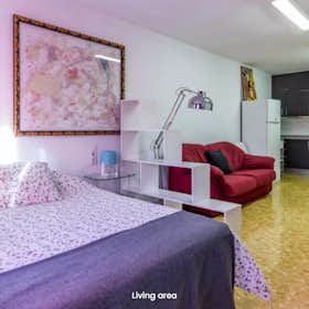 Studio for rent for € 850 per month in Valencia, Calle Don Juan de Austria