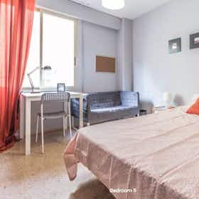 Private room for rent for €375 per month in Valencia, Plaça del Dramaturg Faust Hdez. Casajuana