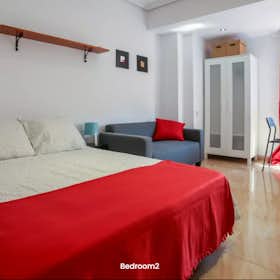 Private room for rent for €375 per month in Valencia, Calle Escultor José Capuz