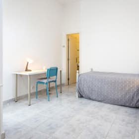 Private room for rent for €470 per month in Lisbon, Estrada da Luz