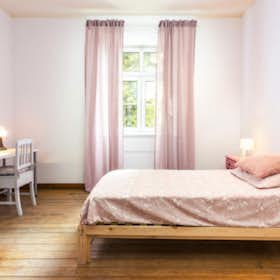 私人房间 正在以 €425 的月租出租，其位于 Lisbon, Estrada da Luz