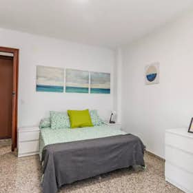Private room for rent for €325 per month in Valencia, Avinguda del General Avilés