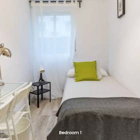 Отдельная комната сдается в аренду за 300 € в месяц в Valencia, Carrer Pintor Joan Baptista Porcar