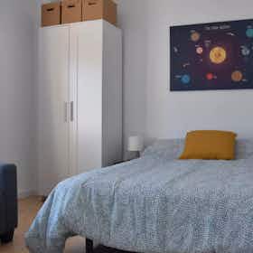Private room for rent for €375 per month in Valencia, Carrer Sants Just i Pastor