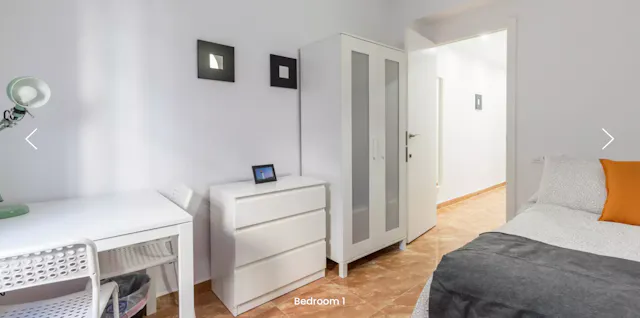 Private room in Carrer Justo Vilar, Valencia (1120158) room image 2