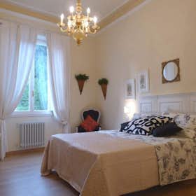 Appartement te huur voor € 1.860 per maand in Florence, Via Pietro Metastasio