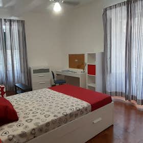 Private room for rent for €730 per month in Florence, Via dei Pandolfini
