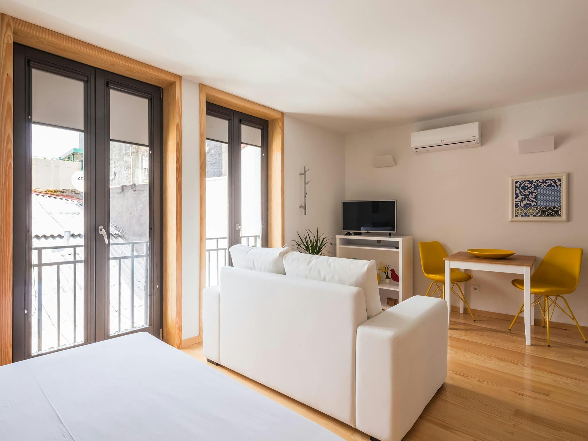 Studio for rent for €990 per month in Porto, Rua do Estêvão