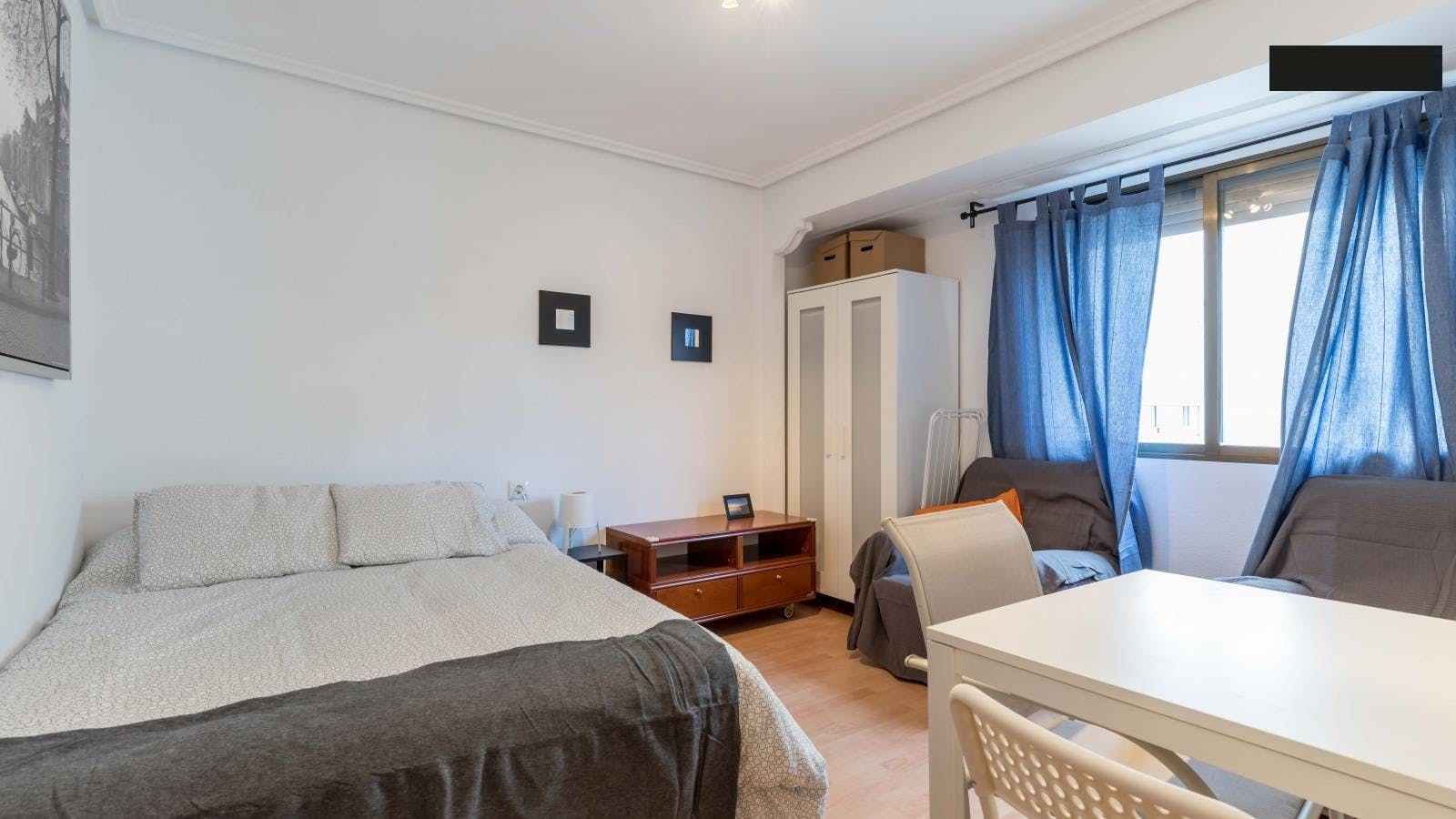 Private room for rent for €350 per month in Valencia, Carrer de Sant Vicent Màrtir