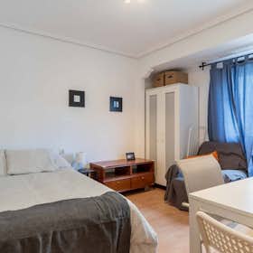 Private room for rent for €325 per month in Valencia, Calle de San Vicente Mártir