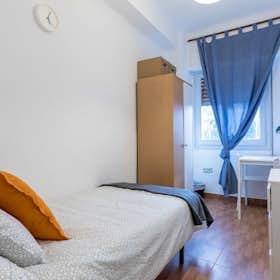 Отдельная комната сдается в аренду за 250 € в месяц в Valencia, Calle de la Serrería