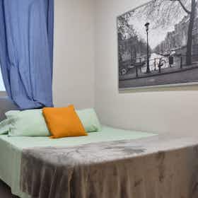 Private room for rent for €375 per month in Valencia, Calle Sueca