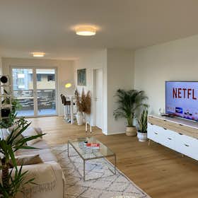 Apartment for rent for €2,725 per month in Düsseldorf, Metro-Straße